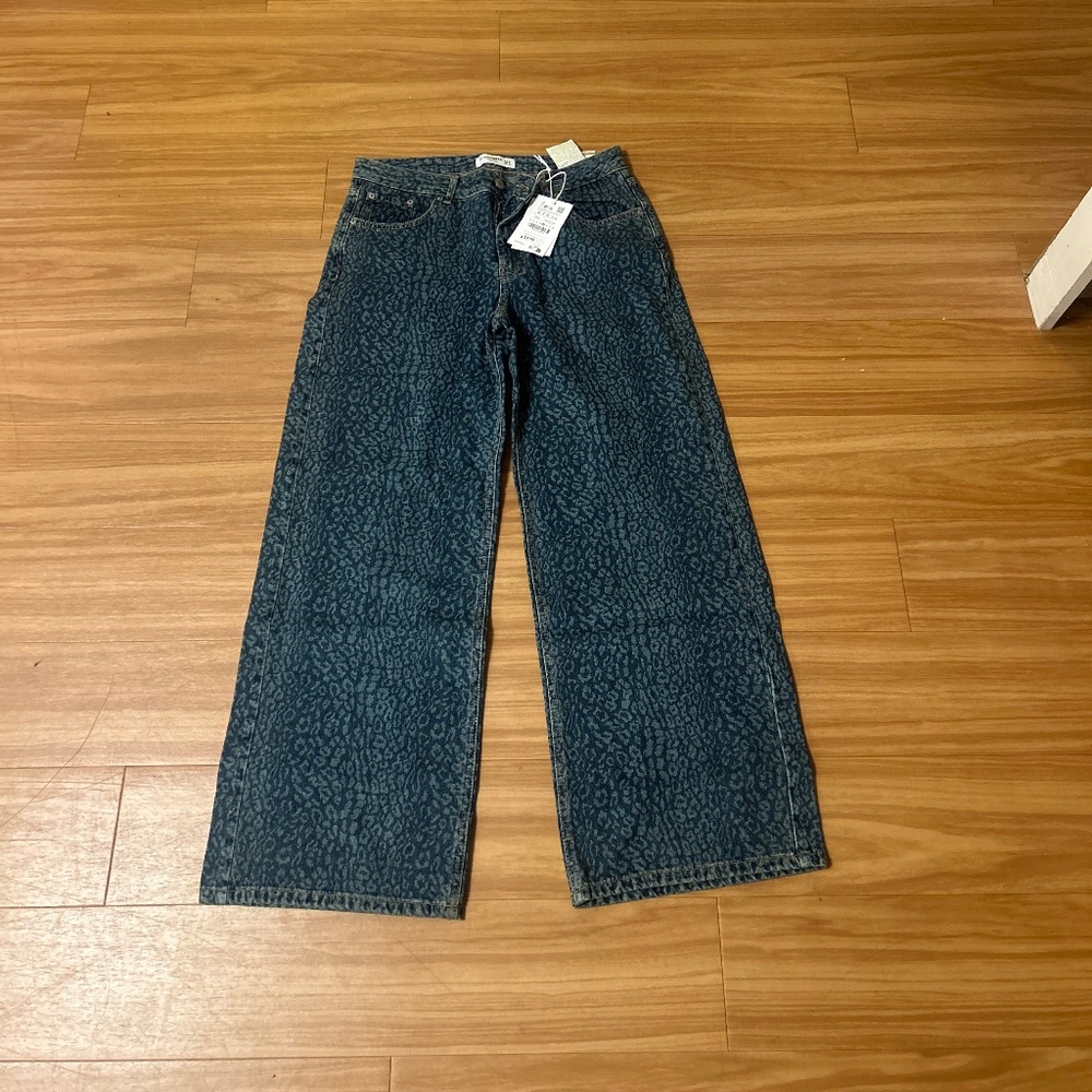pull and bear leopard print jeans. size 8